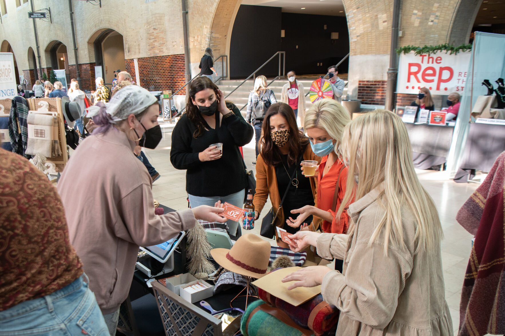 Holiday Pop & Shop at Union Station